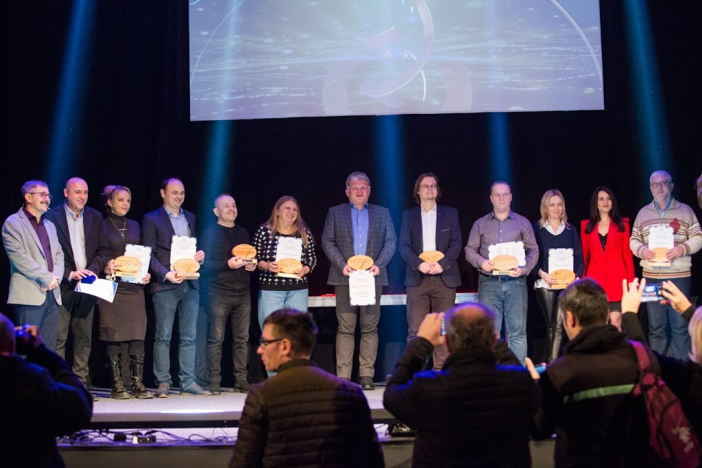 Gala premiilor pentru jurnaliștii bihoreni: recunoașterea dedicării și&nbsp;pasiunii